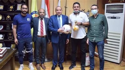 اللجنة الرياضية تهنئ رئيس جامعة بنى سويف لتوليه فترة ثانية