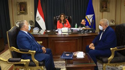 محافظ دمياط تلتقي وكيل وزارة التربية التعليم الجديد