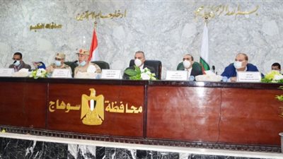 محافظ سوهاج وأمانة مجلس الوزراء يبحثان الموقف التنفيذي لمشروعات 