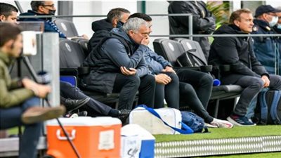 روما يواصل الترنح مع مورينيو ويسقط أمام فينيزيا بالدوري الإيطالي