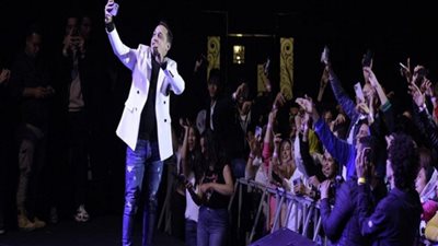 رضا البحراوي يزلزل مسرح الزمالك بليلة غنائية ساحرة كاملة العدد.. صور