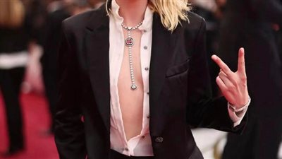 شاهد.. الممثلة كريستين ستيوارت سَقطة حفل الأوسكار 2022 بسبب جرأتها مع خطيبتها