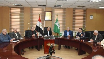 محافظ الشرقية: الدولة جادة في تطوير شبكة الطرق وصولاً لبنية تحتية سليمة