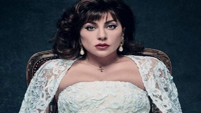 في عيد ميلادها الـ36.. ليدي جاجا تظهر كالأميرات في حفل الأوسكار رفقة زوجها وأولادها