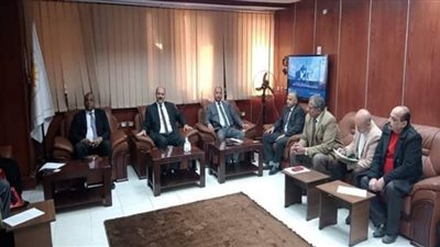 تعليم سوهاج يعقد اجتماعا بوكلاء الإدارات التعليمية استعدادا لامتحانات الشهر للصف الرابع