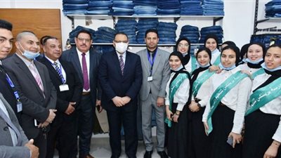 محافظ الشرقية يفتتح معرض منتجات مدارس التعليم المزدوج الرابع