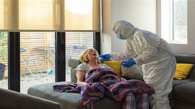 طبيب يحذر: هذه الأمراض تهدد حياة الانسان إذا اجتمعت مع كورونا