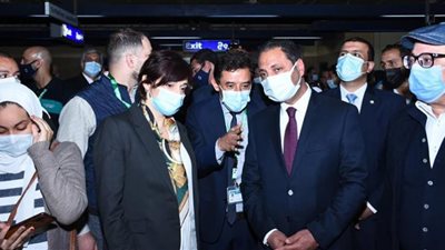 ابتهالات إسلامية وترانيم قبطية بمترو العباسية ضمن 