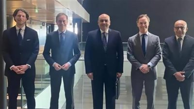 السفير المصري لدى مملكة هولندا يلتقي مبعوث المناخ الهولندي