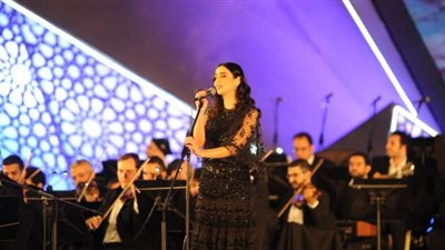 رغم الإصابة.. فايا يونان تُطرب جمهور مهرجان الموسيقى العربية بأغاني سيد مكاوي