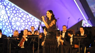 فايان يونان تقدم وصلات غنائية بـ