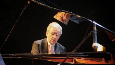 رمزى يسي يُحيى حفلًا ساهرًا على البيانو بمتحف قصر المنيل