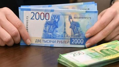 الروبل الروسي يقفز بأكثر من 7% مقابل الدولار الأمريكي اليوم