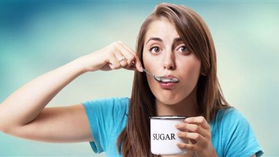 منها زيادة الوزن.. 5 أضرار غير متوقعة للتوقف عن تناول السكر تمامًا
