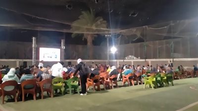 شاشات ضخمة لمتابعة مباراة المنتخب بنادي المهندسين بأسيوط