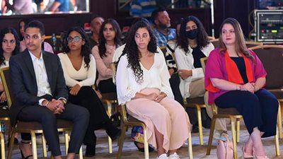 لأبنائنا الدارسين بالخارج| رابط التقديم على معادلات الشهادة ومركز الهجرة للحوار لتلقي الشكاوي