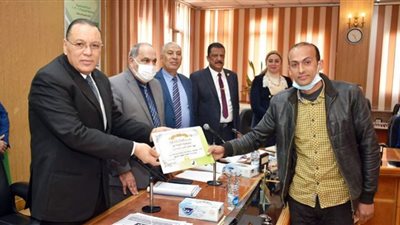 محافظ الشرقية: شهادة تقدير لجزار بكفر صقر لمساهمته في خفض أسعار اللحوم