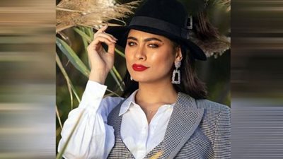 هاجر أحمد تبرز أنوثتها وقوامها الممشوق بـ