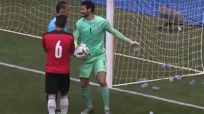 مباراة مصر والسنغال.. الحكم يتغاضى عن طرد لاعب أسود التيرانجا
