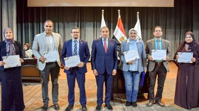 جامعة بنى سويف تُكرم عميد صيدلة لحصولها على الجودة
