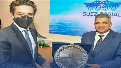 ولي عهد الأردن يشيد بمشروعات تطوير قناة السويس