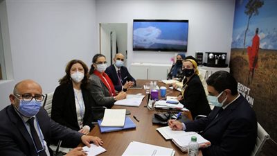وزيرة البيئة تبحث مع نظيرتها الجزائرية تعزيز التعاون بين البلدين