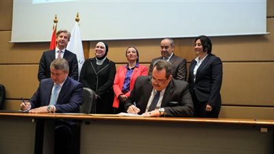 3 وزراء يشهدون توقيع اتفاق تعاون لتنفيذ محطات طاقة شمسية بمطار شرم الشيخ الدولي و9 فنادق