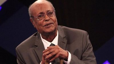 بعد رحيله.. محطات فنية هامة في حياة الشاعر السوداني السر قدور
