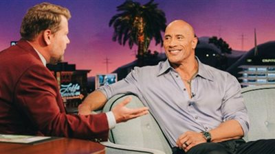 ذا روك يكشف كواليس فى برنامج The Late Late Show (صور)