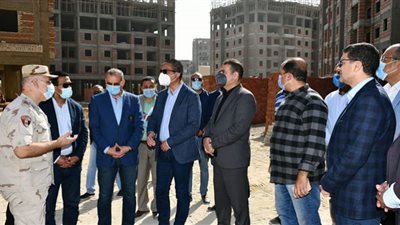 محافظ الفيوم ورئيس صندوق التنمية الحضرية يتفقدان مشروع السكن البديل