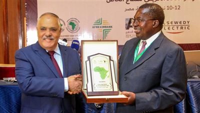 الاتحاد الأفريقي للقطاع الخاص يكرم رئيس الهيئة العربية للتصنيع بجائزة فخر الصناعة الأفريقية
