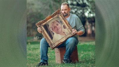 محمد محمود عبدالعزيز يحيي الذكري الـ 5 لوالده (صورة)