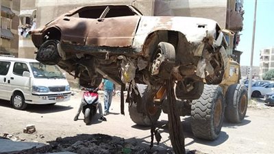 ضبط 82 سيارة ودراجة نارية متروكة ومتهالكة