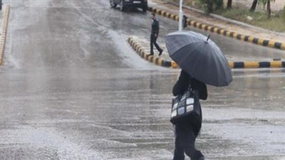 الأرصاد: انخفاض درجات الحرارة مع فرص لسقوط الأمطار على أجزاء متفرقة (فيديو)