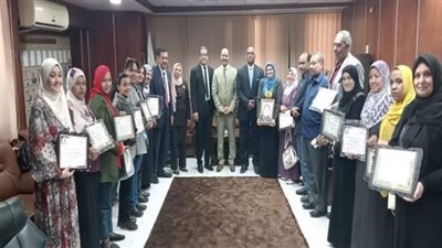 صور.. تكريم المدارس المتميزة المشاركة بالمعرض السنوي للبيئة والسكان بسوهاج