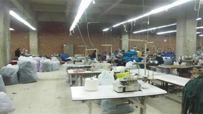 ضبط مصنع ملابس يزور أسماء الماركات العالمية ووضعها على منتجاته بالقاهرة