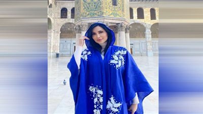 بإطلالة روحانية.. نسرين طافش تتجول داخل المسجد الأموي فى دمشق