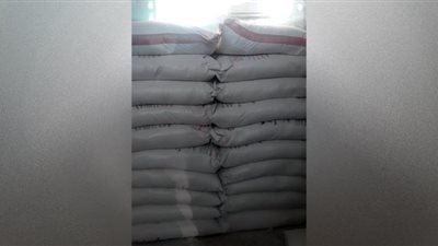 ضبط ٣ طن دقيق بلدى قبل إعادة نخله وبيعه فى السوق السوداء بأسيوط