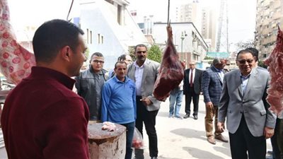 محافظ الشرقية يتفقد منفذ بيع اللحوم بمدينة الزقازيق
