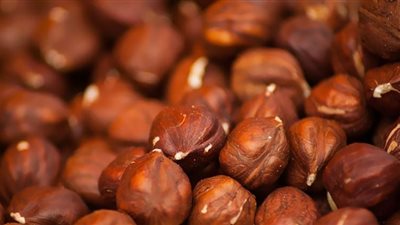 لهذا السبب ينصح الأطباء جميع مرضى السكر والقلب بتناول البندق