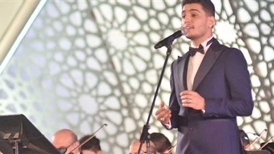 محمد عساف يفتتح حفله بالتراث الفلسطيني في مهرجان الموسيقى العربية