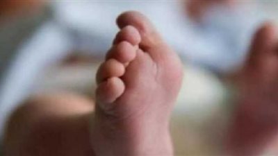 دفن جثة طفل لقي مصرعه على يد والدته بالعياط