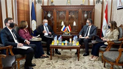 العناني يستقبل سفير روسيا بالقاهرة لبحث سبل التعاون في محال السياحة