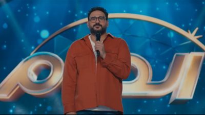 أكرم حسني متسابق في برنامج 