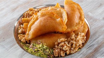 طريقة عمل قطايف بالمكسرات