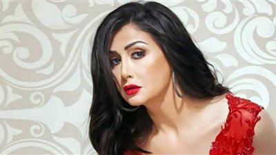 غادة عبد الرازق بإطلالة عشرينية جذابة رفقة زوجها (صور)