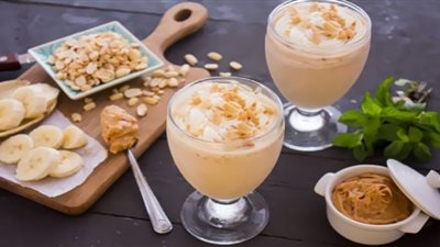 لجسم نشيط وصحي.. طريقة عمل سموزي بزبدة الفول السوداني والموز