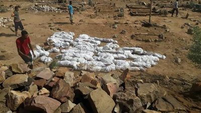 شاهد | امطار اسوان تجرف الجثث من المقابر (تفاصيل)