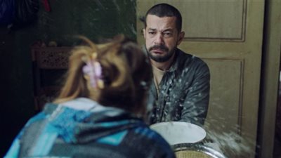 (فيديو) مشهد ضرب شريف سلامة لنيللى كريم بالشاكوش في 