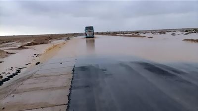 بسبب سوء الأحوال الجوية.. إستمرار إغلاق الطرق جنوب البحر الأحمر